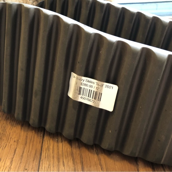 YEEZY SLIDE SIZE 12 BRAND NEW IN BOX DARK BROWN SOOT SANDAL BY ADIDAS - Picture 5 of 9